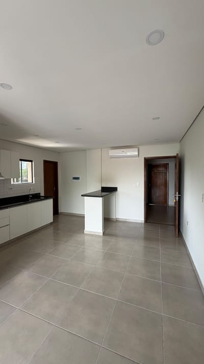 En Venta hermosa Propiedad con gran Terreno y excelente ubicacion, ideal para vivienda familiar o inversion en Villa Elisa sobre Av. Americo Picco - Barrio San Jose 