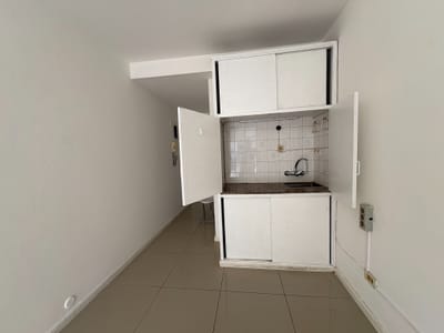 ALQUILER MONOAMBIENTE EN TRES CRUCES SOBRE 18 DE JULIO