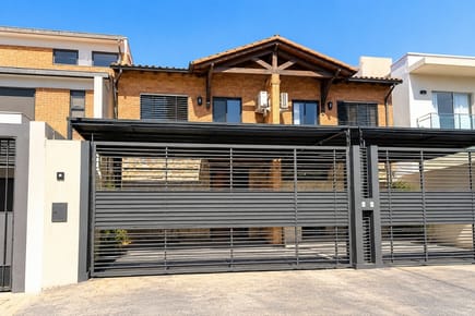 Barrio Mburucuya - Hermoso Duplex en venta (sin muebles)