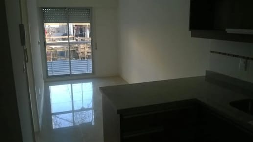 ALQUILER EN EL CENTRO DE 1 DORMITORIO, PISO 1 AL FRENTE CON BALCON, SEGURIDAD 24HS, BARBACOA