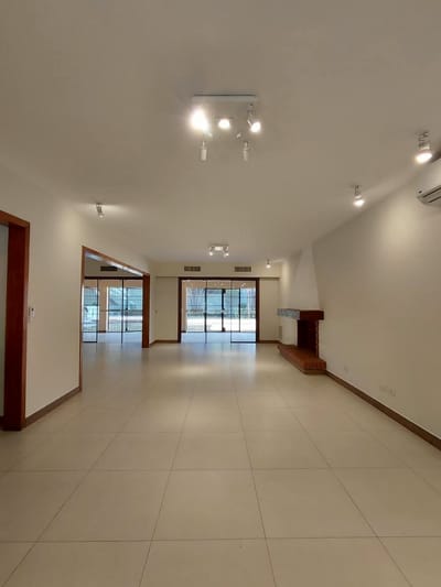 Residencia en alquiler de 3 dormitorios en suite, zona Schoenstatt