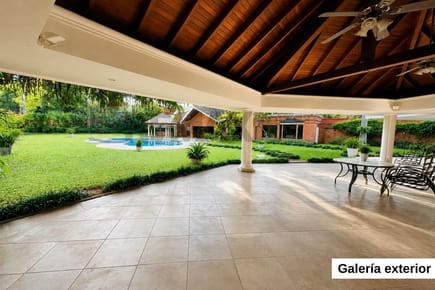 Exclusiva residencia en Mburicao - En venta