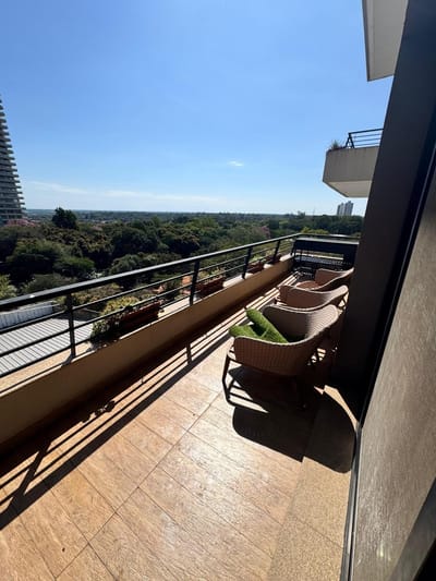 Exclusivo Departamento de Lujo: Confort Inigualable, Amplios Espacios y Ubicación Privilegiada.