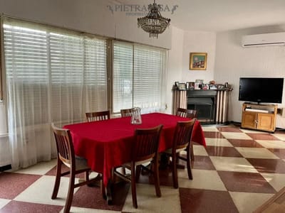Casa en venta 5 dormitorios, 2 baños, barbacoa, jardín y garaje- Emancipación -Prado