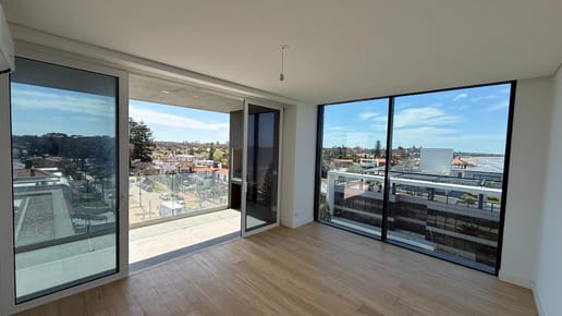 Venta Apartamento 3 dormitorios en Carrasco con Cochera y Amenities Frente a la Mar