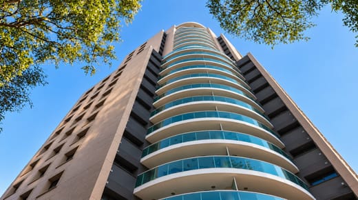 POCITOS - TORRE SABATO  - VENTA APARTAMENTO - 3 DORMITORIOS Y 2 BAÑOS -  2 GARAJE.