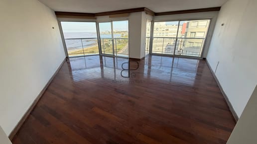Alquiler Apartamento 3 Dormitorios Malvin Rambla con Garaje
