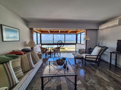Venta Apartamento 3 Dormitorios Frente a la Playa Brava Punta del Este