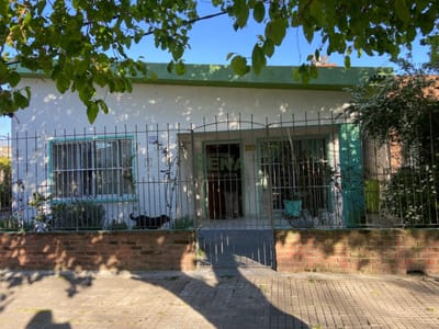 Casa en Venta, Barrio Rivera, 2 dormitorios, baño, mas apto completo