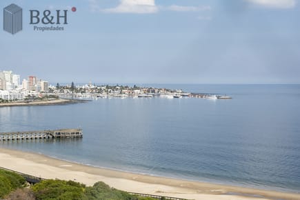 Departamento de 3 dormitorios en venta frente a Playa Mansa, Coral Tower