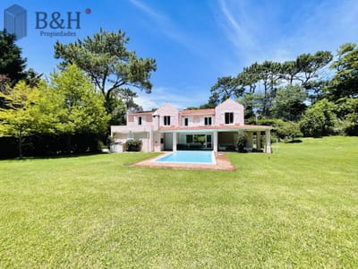 Excelente Casa de 4 Dormitorios en Playa Brava, Punta del Este