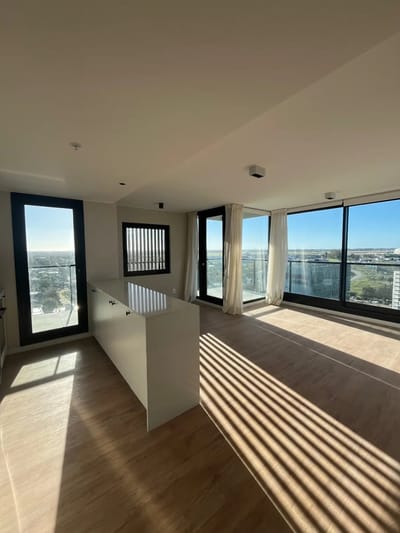 Apartamento de 3 Dormitorios Con Vista al Lago en Alquiler