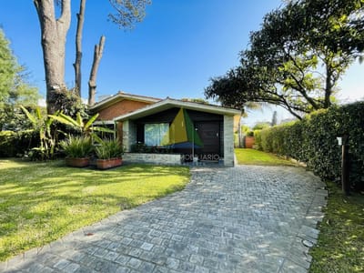 Casa de 3 Dormitorios y Piscina en Playa Mansa, Punta del Este - Ref : EQP6838