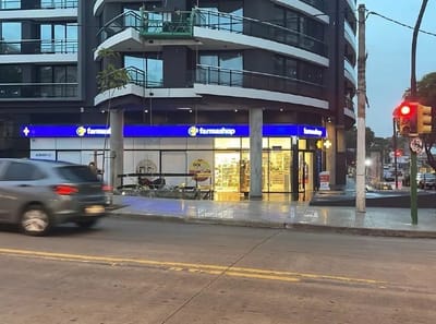 Local comercial en venta sobre Avenida Rivera