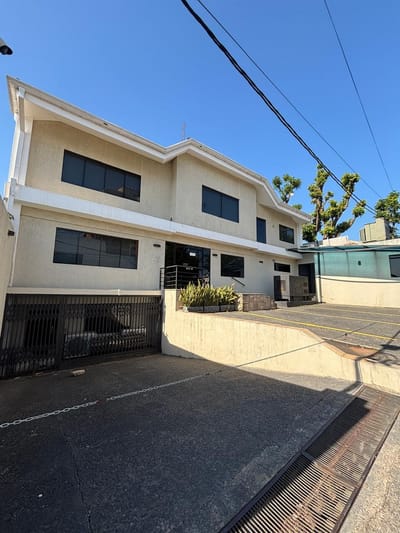 VENTA O ALQUILER DE CASONA CORPORATIVA Ubicación: Manorá