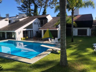 Excelente Casa de 7 Dormitorios, Piscina, Barbacoa y Dependencia en Punta del Este - Ref : EQP6848