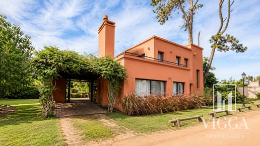 Casa en Venta de Dos dormitorios en Pinares Punta del Este