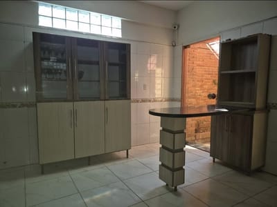 ALQUILO CASA DE 4 DORMITORIOS EN BARRIO ITA ENRAMADA