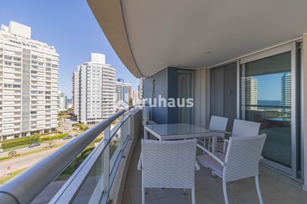 VENTA APARTAMENTO TRES DORMITORIOS PUNTA DEL ESTE EDIFICIO FOREST TOWER VISTA AL MAR