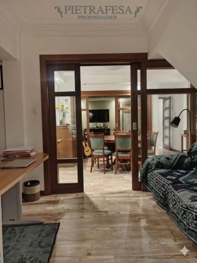 Casa en alquiler, 3 dormitorios, 2 baños, patios. Sin gastos comunes. Cordón.
