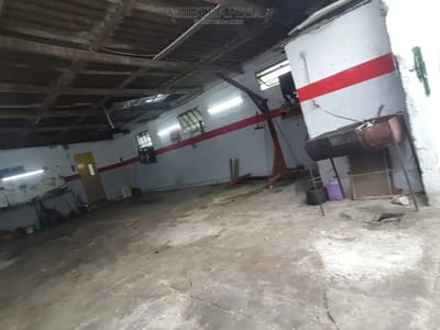 Galpón + apto en alquiler, 2 baños. Cerrito.