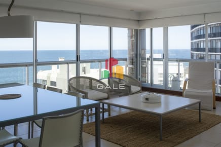 Apartamento de 2 dormitorios con vista al mar en venta en Peninsula.