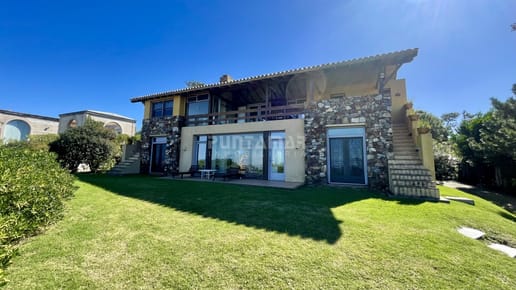 CASA 5 DORMITORIOS VISTA AL MAR EN BARRIO CERRADO LAGUNA BLANCA