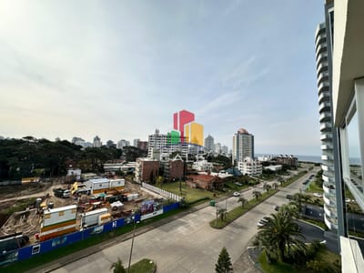 Apartamento de 2 dormitorios y medio en Playa Brava , Punta del este