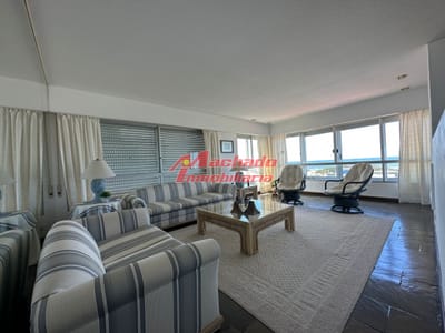 Apartamento de dos dormitorios en venta y alquiler  frente a playa brava