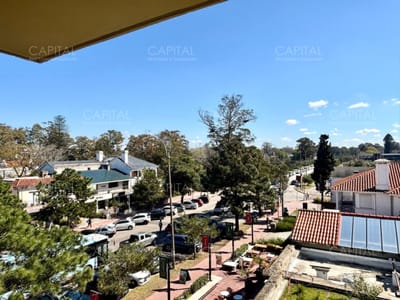 Apartamento en alquiler en Carrasco Edificio Shopping Mall Arocena