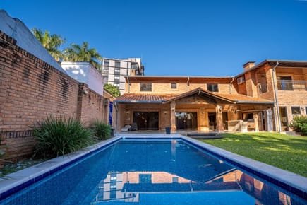 AMPLIA RESIDENCIA EN ALQUILER - LAS LOMAS