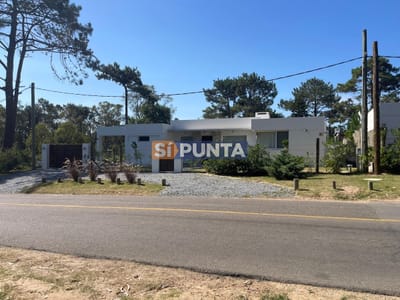 Moderna casa de 3 dormitorios a estrenar en la barra