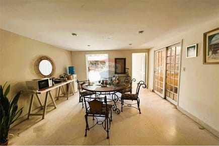 Propiedad Exclusiva en Venta: Residencia de Lujo en el Prestigioso Barrio Los Laureles, Asunción.
