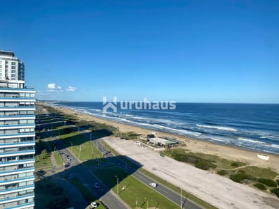 Apartamento en alquiler temporal, de 3 dormitorios en playa brava!