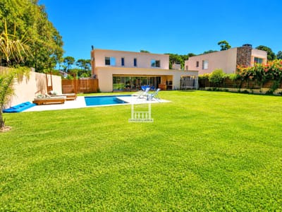 Barrio privado, 5 dorm, piscina climatizada. Losa radiante.