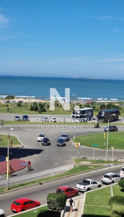 En alquiler apartamento de 3 dormitorios en Brava, Punta del Este, en agradable entorno