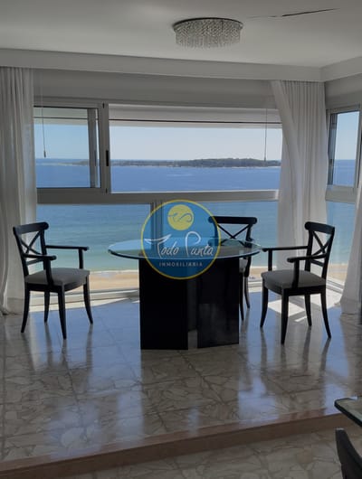 VENTA PRIMERA LINEA PLAYA MANSA, 4 DORMITORIOS PARRILLERO PROPIO