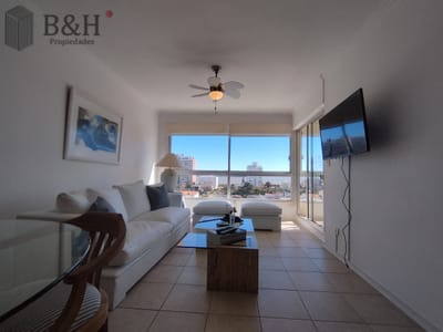 Alquiler y venta de apartamento de dos dormitorios en Punta del Este