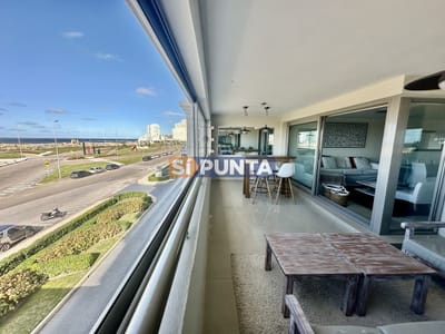 Excelente apartamento en torre de primera categoría