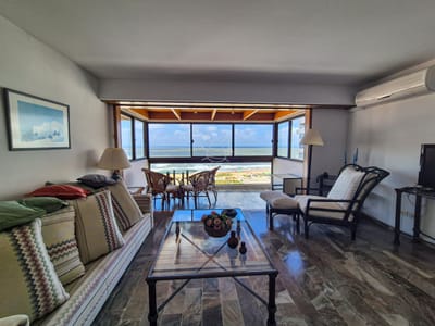 Venta Apartamento 3 Dormitorios Frente a la Playa Brava Punta del Este