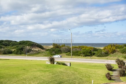 Vende espectacular apartamento en Brava de 3 dormitorios.