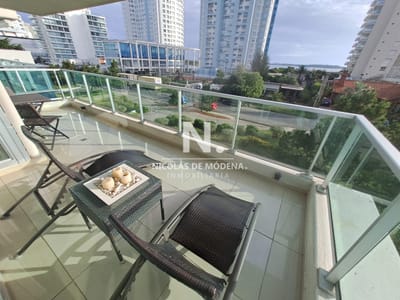 Apartamento en Playa Mansa a la venta 3 Dormitorios con vista