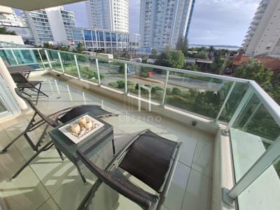 Apartamento en Playa Mansa a la venta 3 Dormitorios con vista