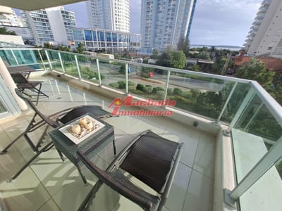 Apartamento en Playa Mansa a la venta 3 Dormitorios con vista