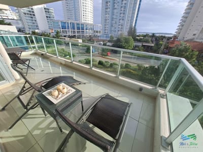 En venta Apartamento en Playa Mansa de 3 Dormitorios con vista playa mansa, Punta del Este