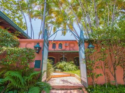 Residencia estilo Colonial en Barrio San Jorge en venta