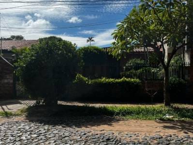 En venta – Casa tipo chalet en B Virgen del Huerto,  frente a Plaza Acosta Ñu