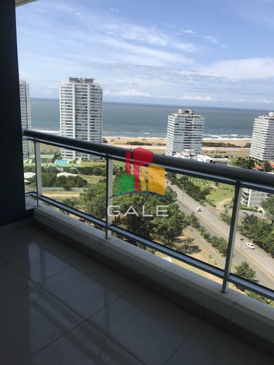 Apartamento en Torre One II. Al frente. unidad de 1 dormitorio en Punta del Este