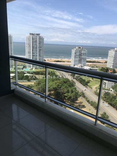 Apartamento en venta de 1 dormitorio en Torre One II, Punta del Este.