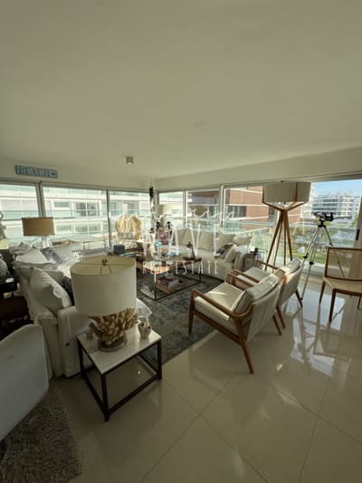 Venta de Apartamento, Parada 32 de la Brava, frente al mar. 3 suites y